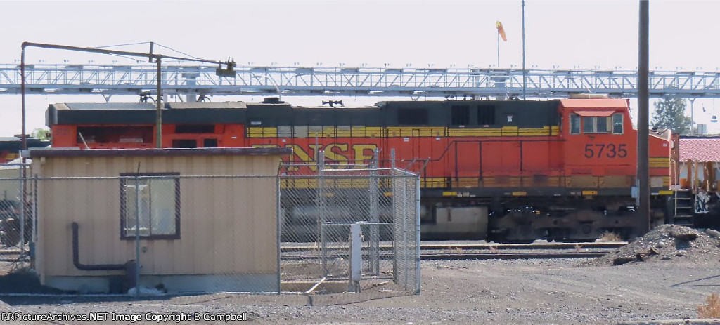 BNSF 5735